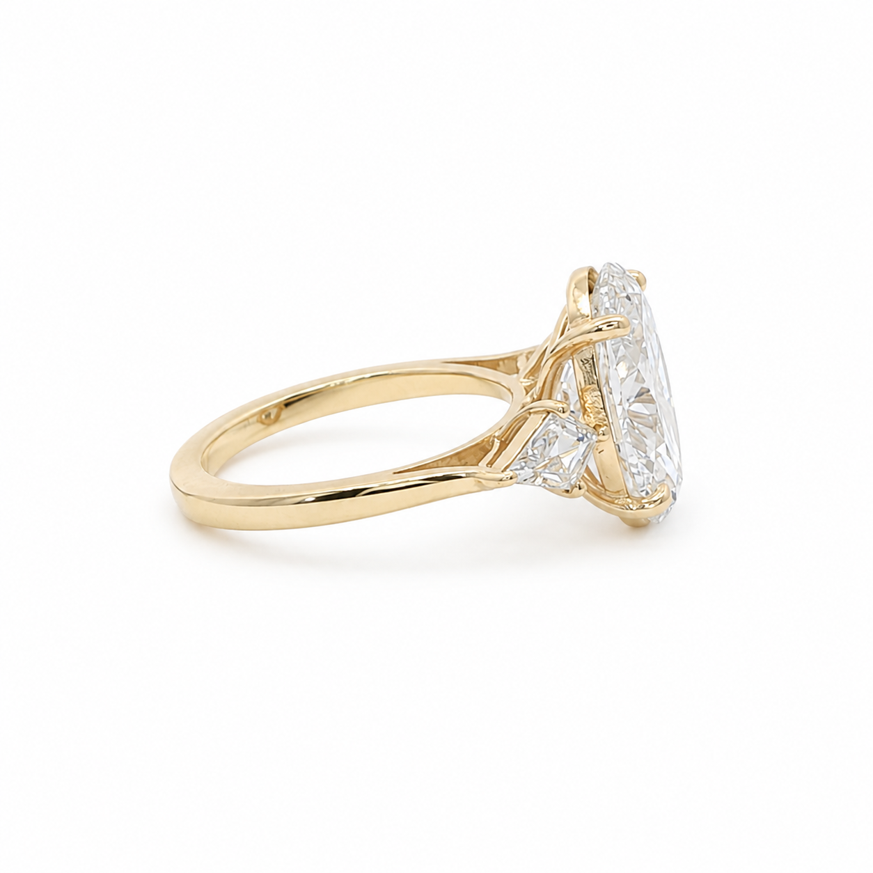 18k Gold 4.09ct Oval Cut Lab Grown Diamond Engagement Ring with 0.50ct Kite Side Stones | F/VS2 | Euro Shank