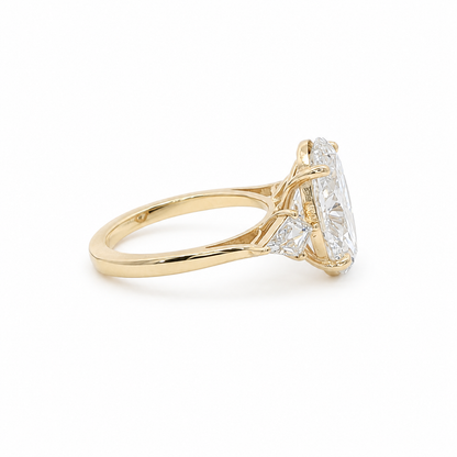 18k Gold 4.09ct Oval Cut Lab Grown Diamond Engagement Ring with 0.50ct Kite Side Stones | F/VS2 | Euro Shank
