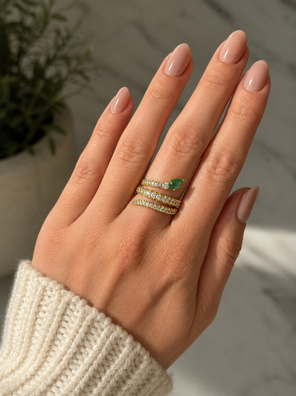 18k Gold Natural Diamond and Colombian Emerald Serpent Ring
