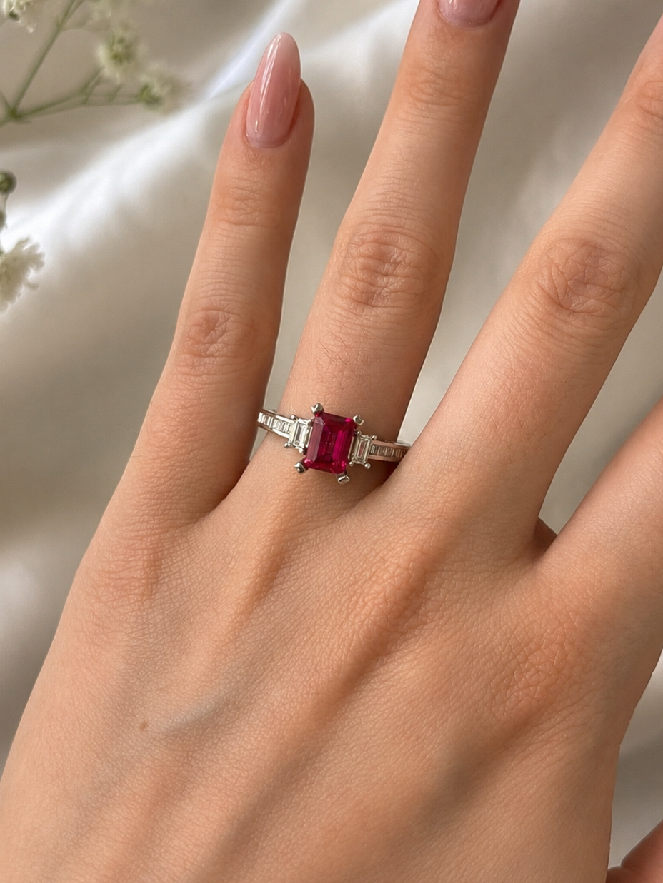 18k White Gold Natural Diamond Three Stone Ring