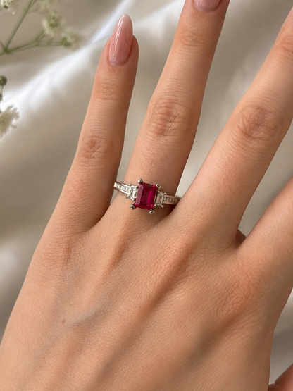 18k White Gold Natural Diamond Three Stone Ring