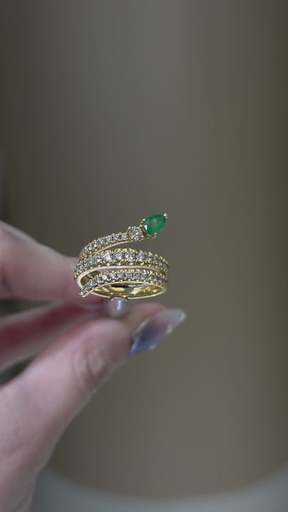 18k Gold Natural Diamond and Colombian Emerald Serpent Ring