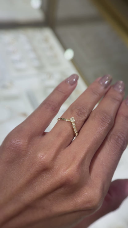 14k Gold with Graduating Natural Diamond Band (0.22 tcw)